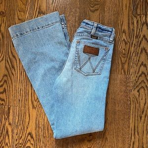 ✨WRANGLER HIGH RISE TROUSER JEANS✨